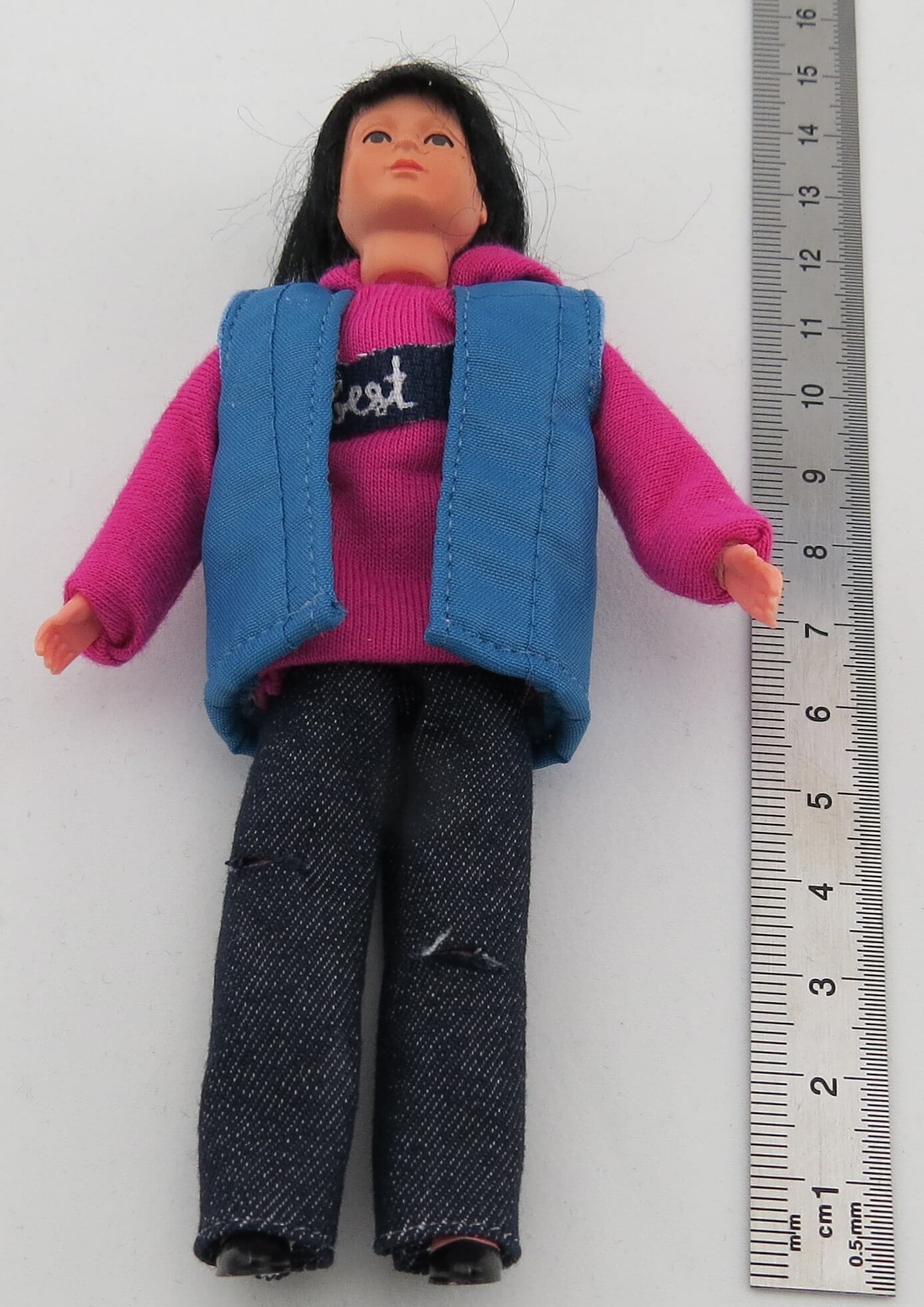 1x Biegepuppe FRAU ca. 13cm hoch mit schwarzer Bluse