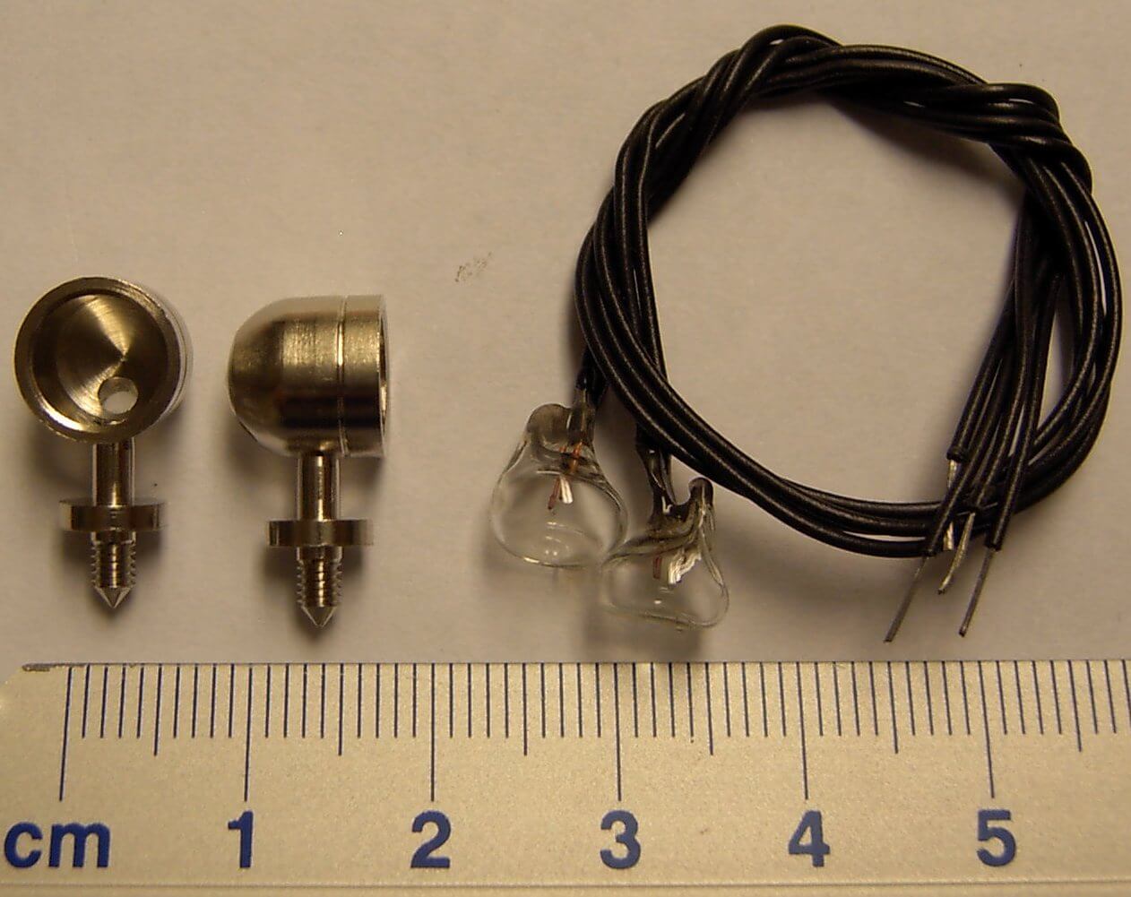 2 Suchscheinwerfer, vernickelt 9mm Durchmesser. 3V, hell,   