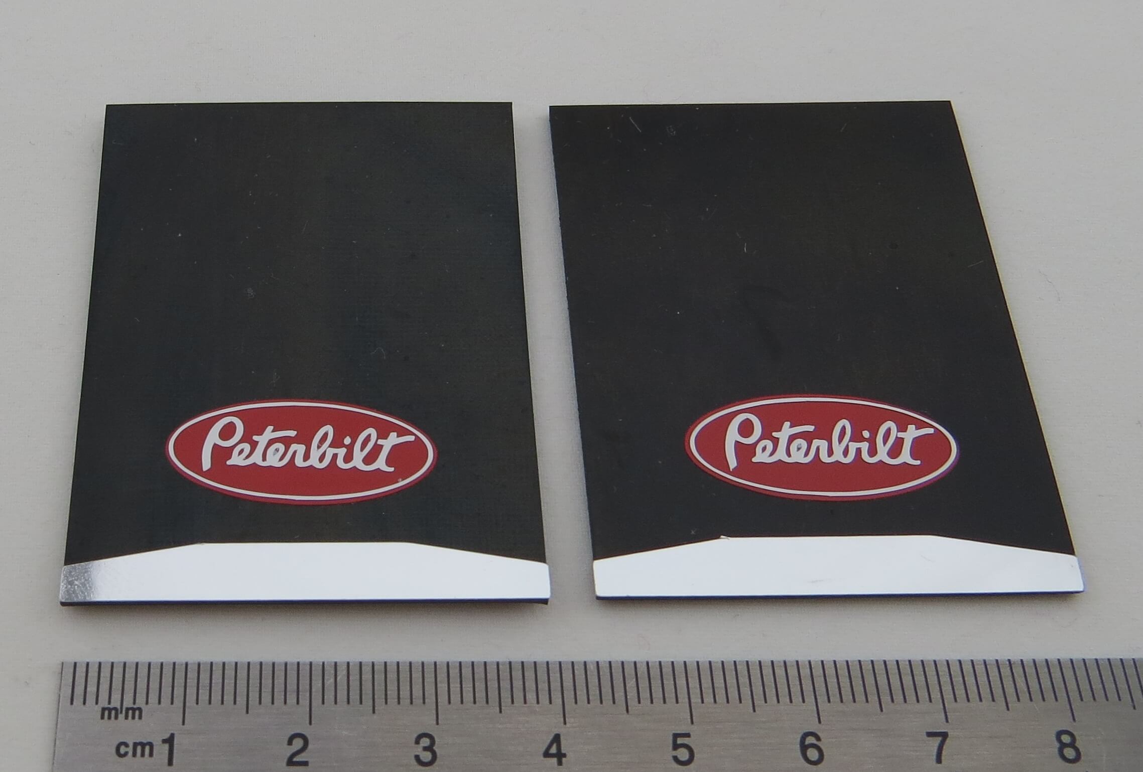 Paar Schmutzlappen 50x40mm, schwarz mit mehrfarbigem Dekor