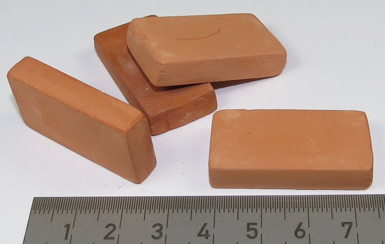 1 Satz Ziegelsteine, rot, Box 100 Stück. Je ca. 35x18x9mm.