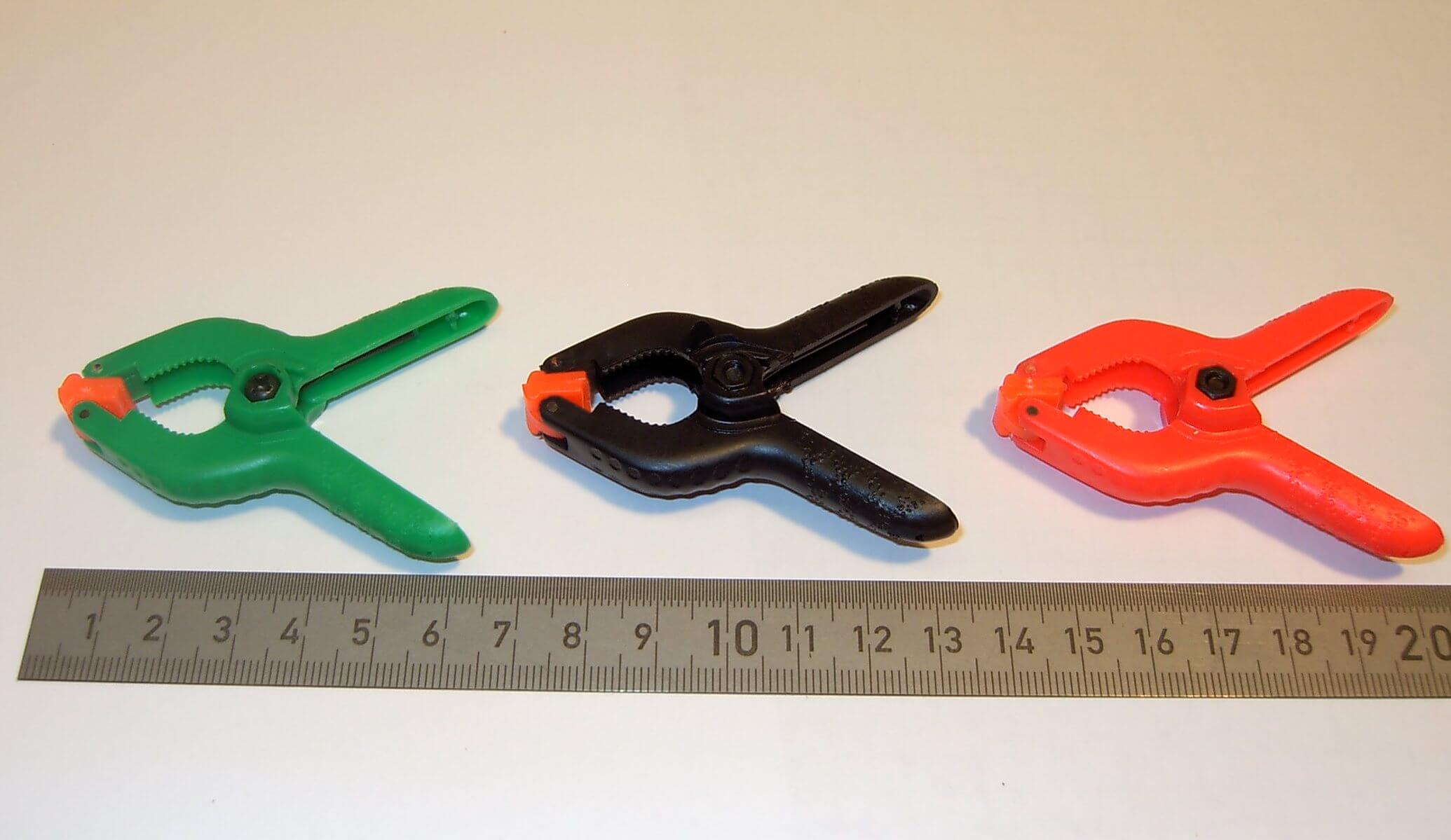 1 Klemme mit 20mm Spannweite rot, schwarz oder grün - nach  