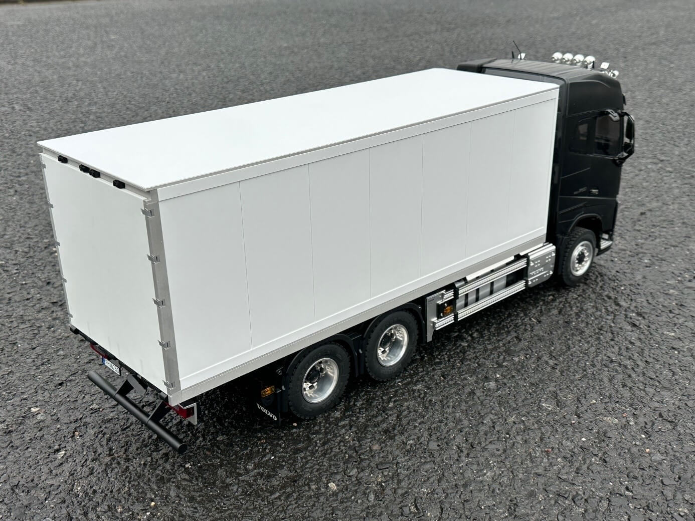 Carson Kofferaufbau für Volvo FH-16. Tamiya-Maßstab         