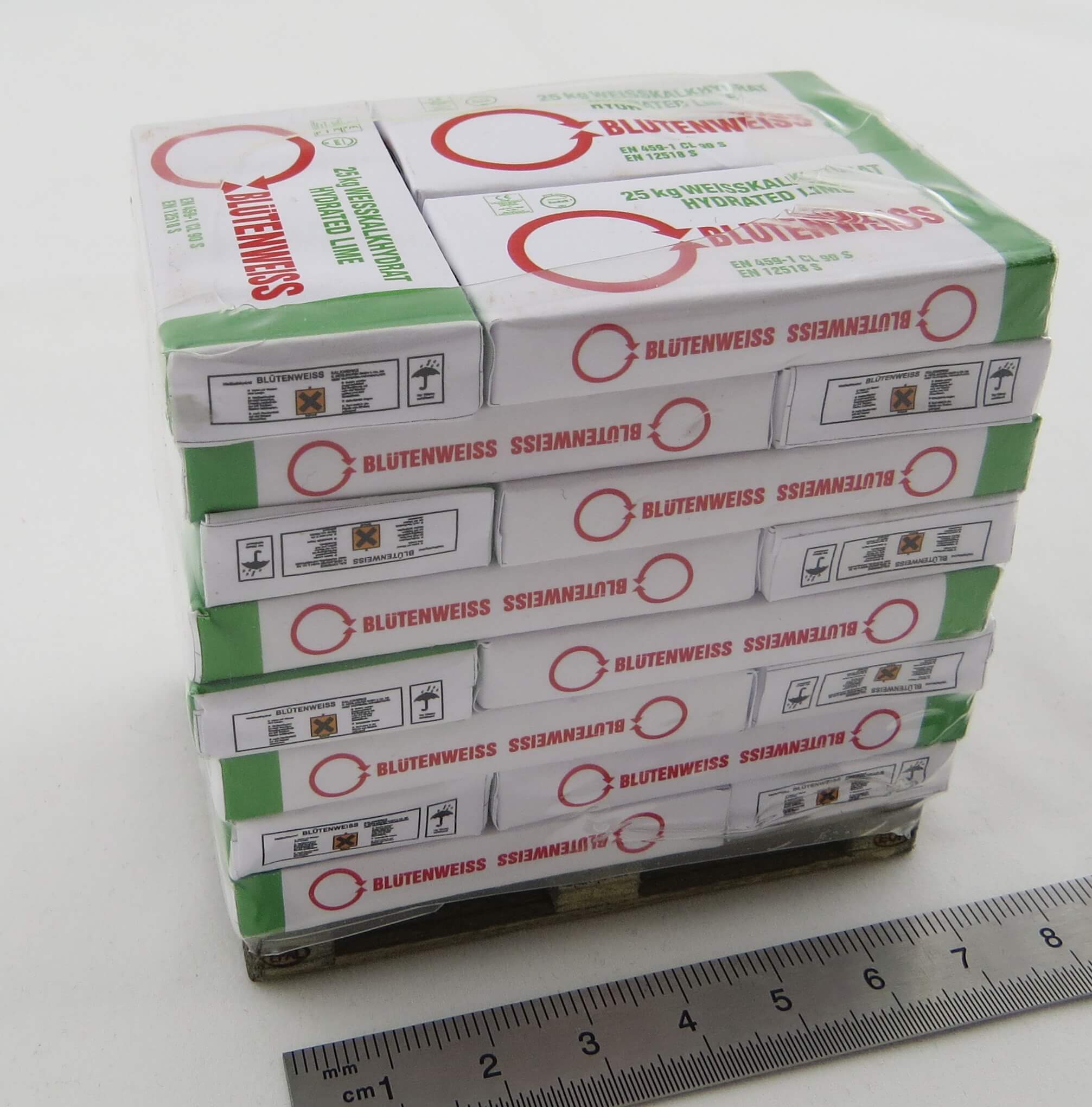 Kalkhydratpalette im Maßstab 1:WEDICO. Nachbau einer        