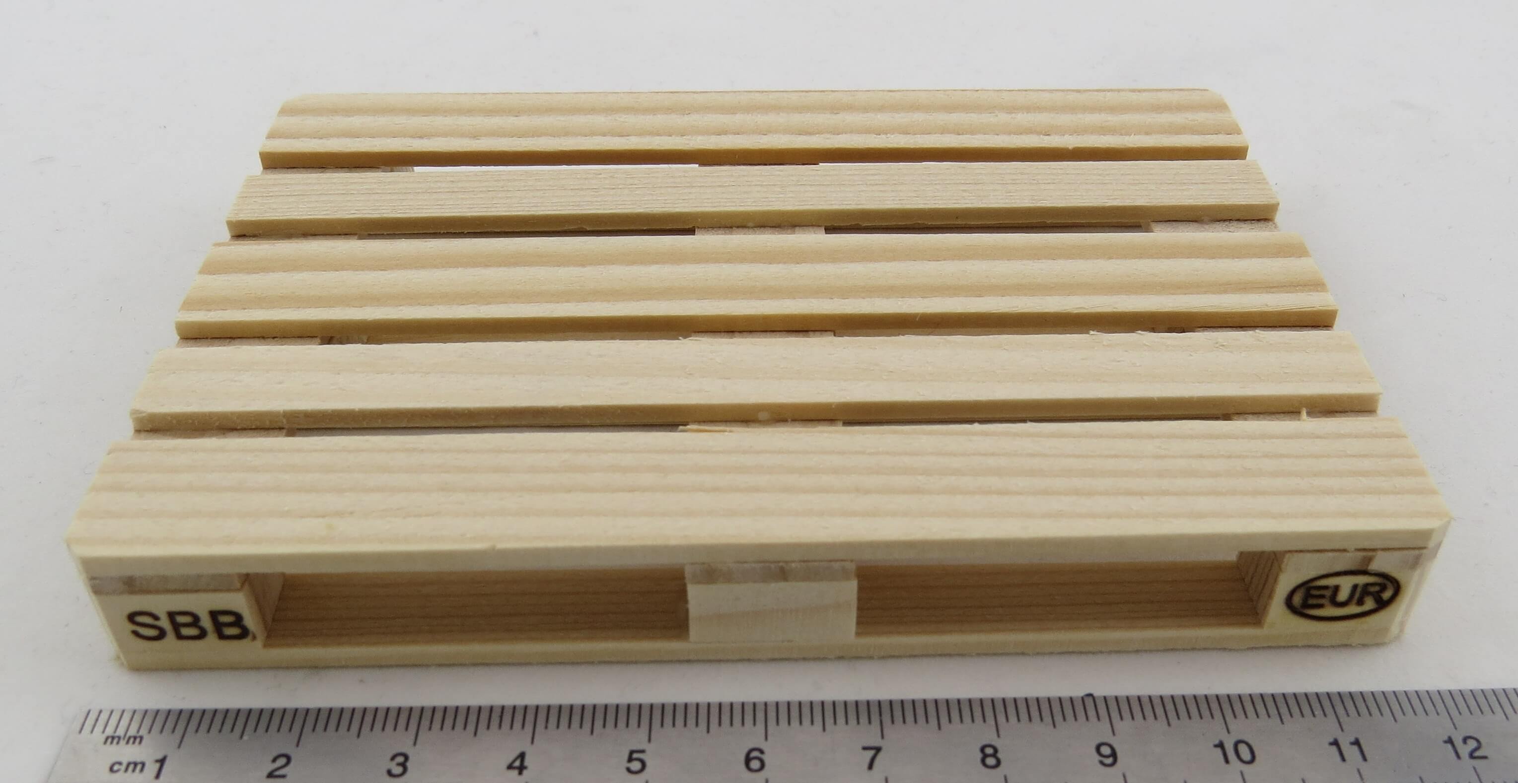 1 neue/unbeh.SBB-Europalette im Maßstab  1:10. Mit          